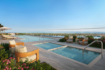 Rooftop Pool facing east